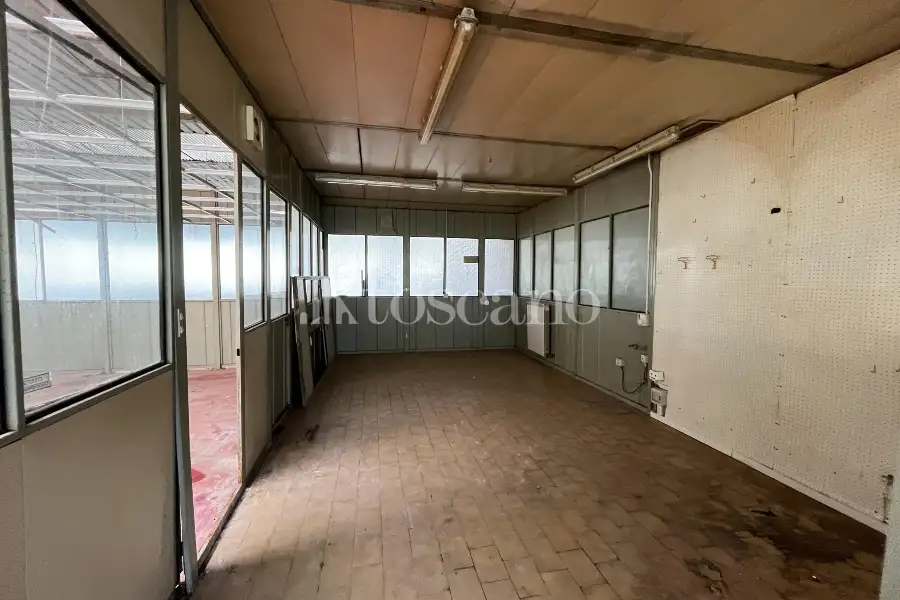 Capannone in vendita di 2160 mq a €255,000 (rif. BL6157VE)