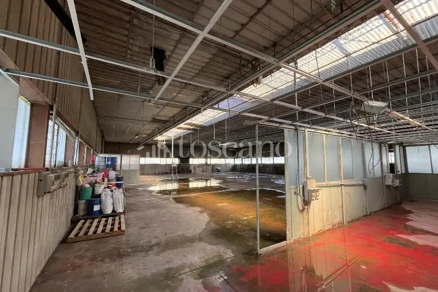 Capannone in vendita di 2160 mq a €255,000 (rif. BL6157VE)