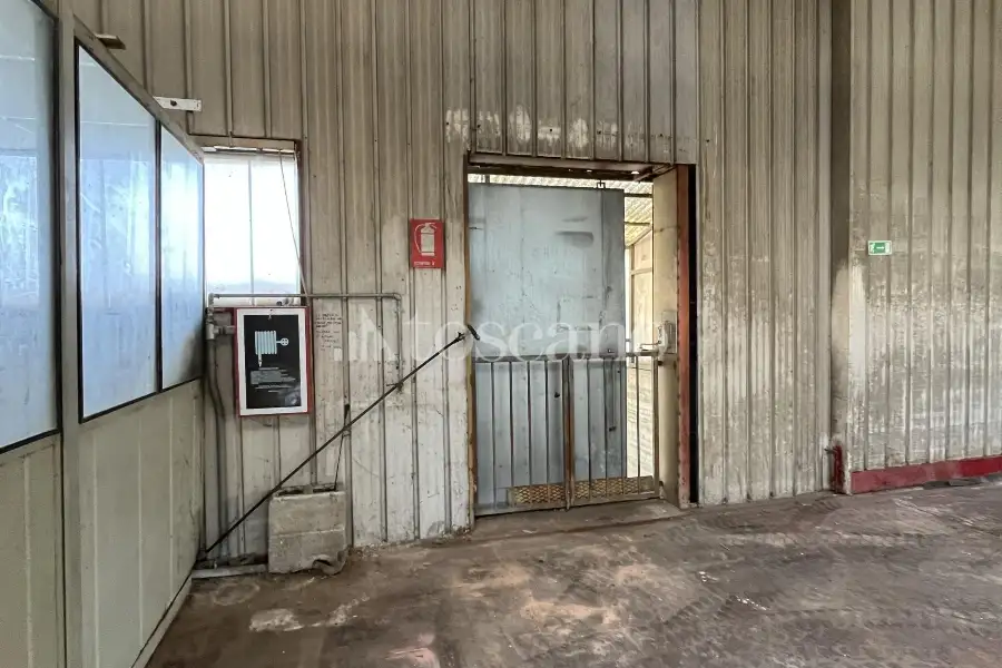 Capannone in vendita di 2160 mq a €255,000 (rif. BL6157VE)