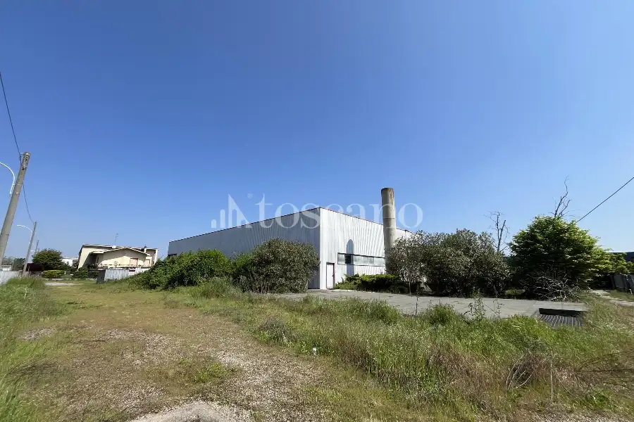 Capannone in vendita di 2160 mq a €255,000 (rif. BL6157VE)