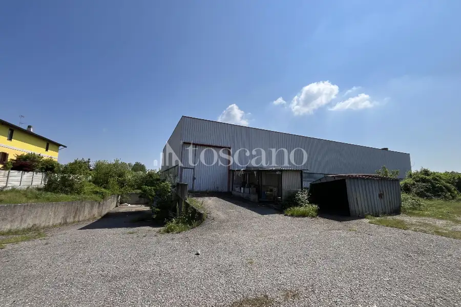 Capannone in vendita di 2160 mq a €255,000 (rif. BL6157VE)
