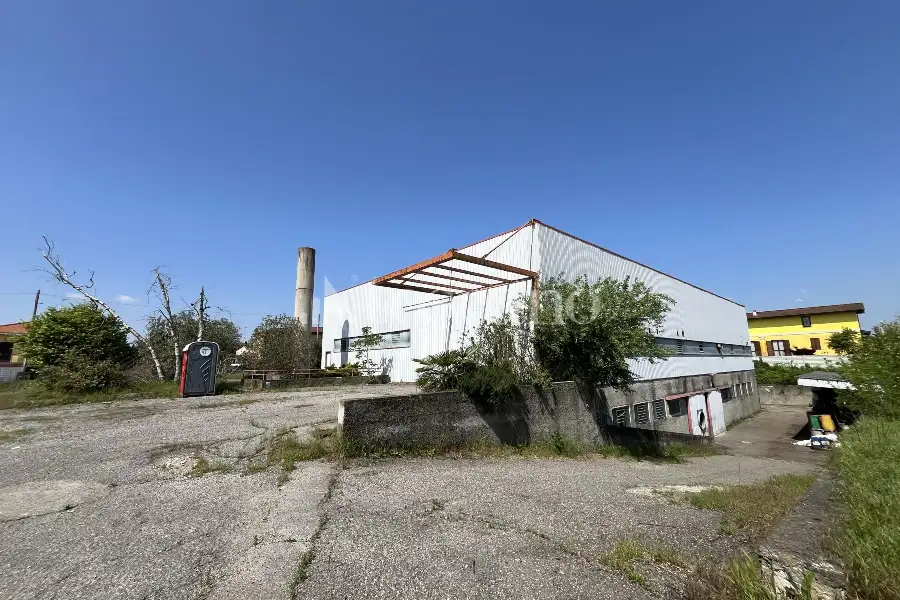 Capannone in vendita di 2160 mq a €255,000 (rif. BL6157VE)