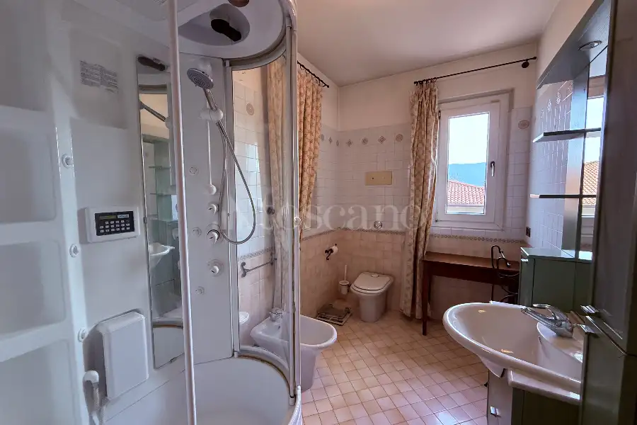 Villa Bifamiliare in vendita di 320 mq a €780.000 (rif. 65/2025)