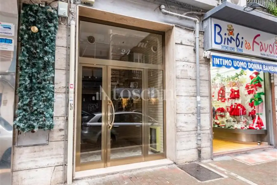 Ufficio in affitto di 150 mq a €1.300 (rif. 5/2026)