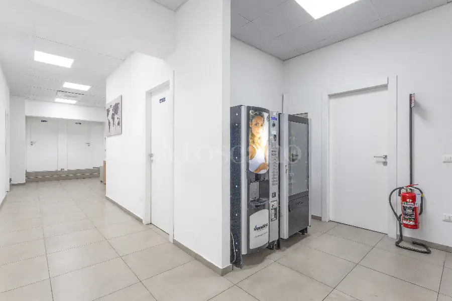 Ufficio in vendita di 340 mq a €1.150.000 (rif. 40/2026)