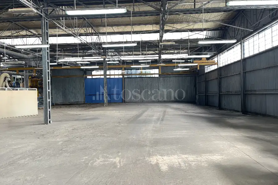 Capannone in affitto di 2.000 mq a €6.300 (rif. 23/2026)
