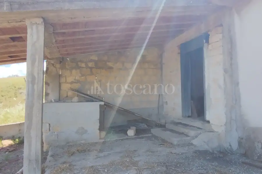 Villa in vendita di 230 mq a €89.000 (rif. 11/2025)