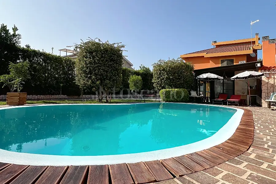Casa Indipendente in vendita di 330 mq a €590.000 (rif. 82/2025)