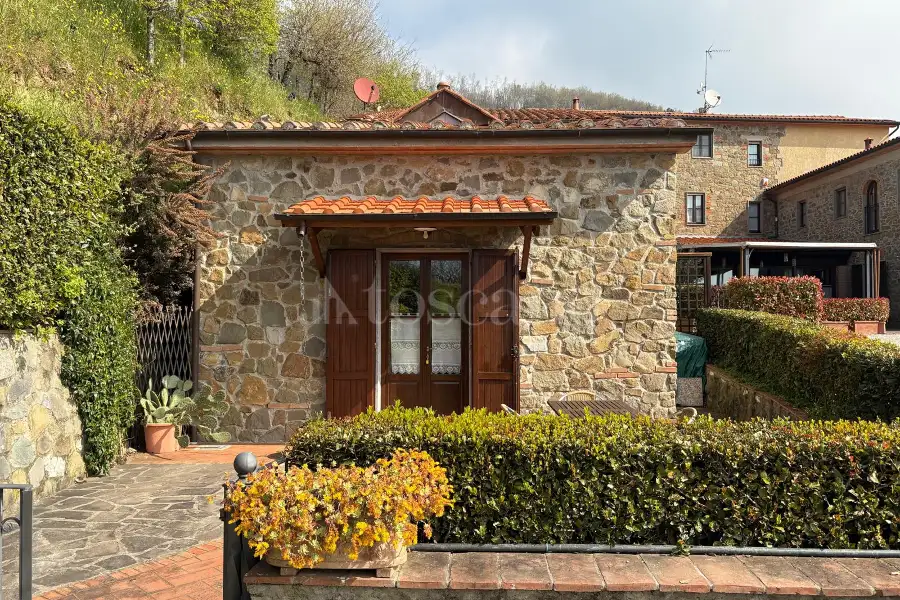 Casale in vendita di 880 mq a €1.080.000 (rif. 22/2025)