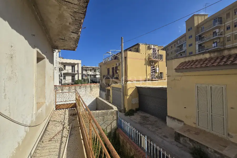 Palazzo in vendita di 328 mq a €265.000 (rif. 61/2026)