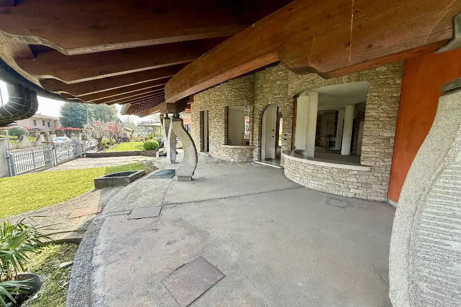 Villa Bifamiliare in vendita di 420 mq trattativa riservata (rif. 17/2026)