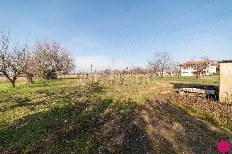 Rustico in vendita di 295 mq a €59.000 (rif. 181/2026)