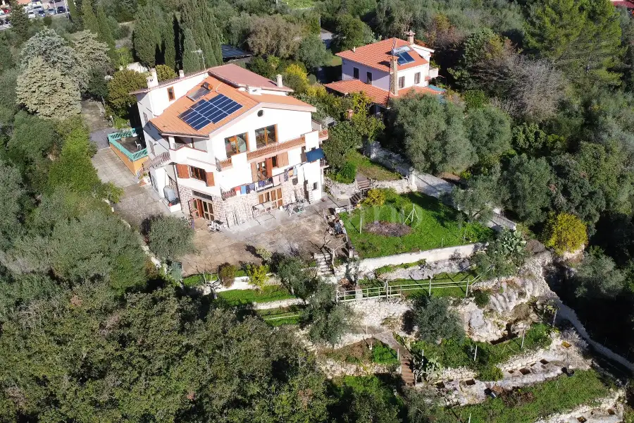 Villa in vendita di 630 mq a €670.000 (rif. 195/2025)