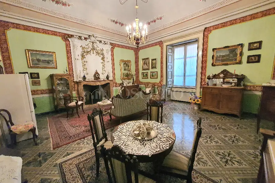 Villa Plurifamiliare in vendita di 400 mq a €399.000 (rif. 6/2025)
