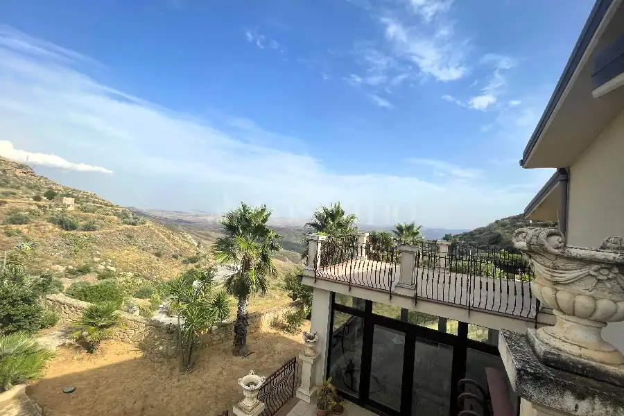 Villa in vendita di 388 mq a €488.000 (rif. 187/2025)
