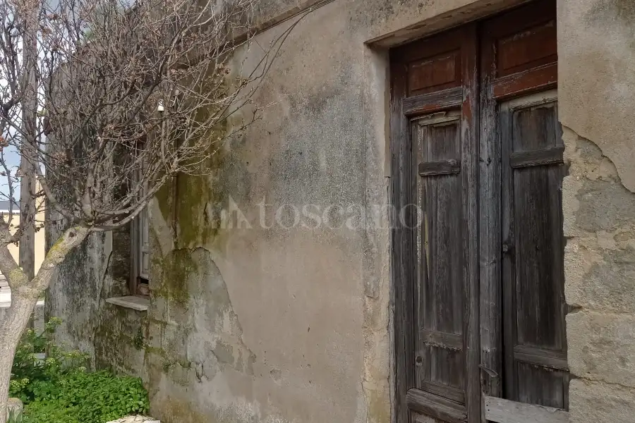 Casa Indipendente in vendita di 240 mq a €50.000 (rif. 5/2025)