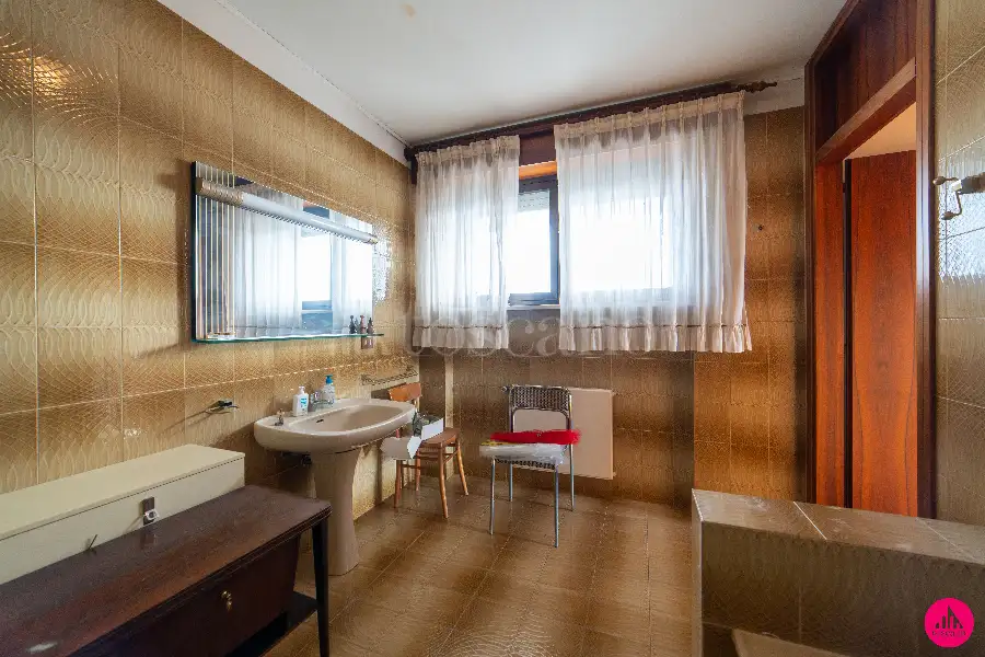 Casa Indipendente in vendita di 370 mq a €380.000 (rif. 8/2026)