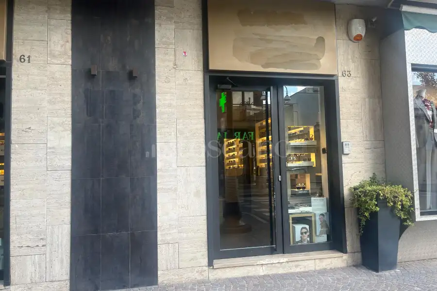 Negozio in affitto di 40 mq a €800 (rif. 15/2026)