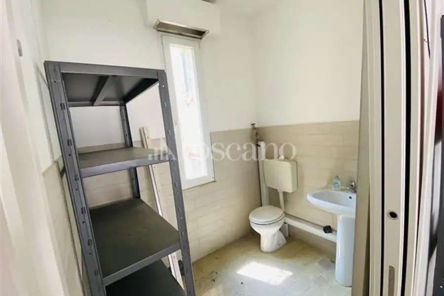 Box in vendita di 30 mq a €95.000 (rif. 49/2026)