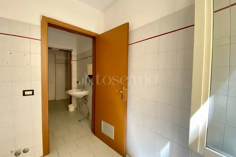 Negozio in vendita di 93 mq a €110.000 (rif. 28/2026)