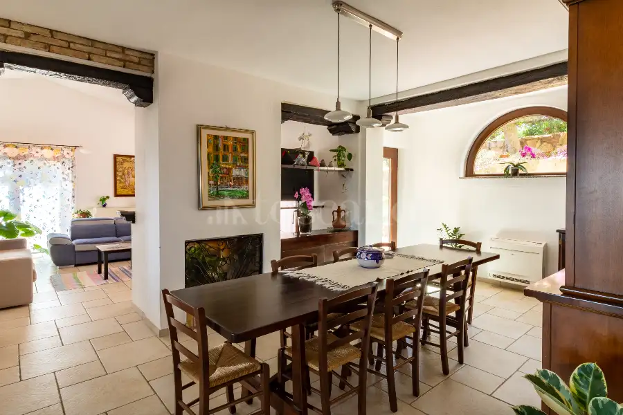 Villa in vendita di 350 mq a €790.000 (rif. 33/2024)
