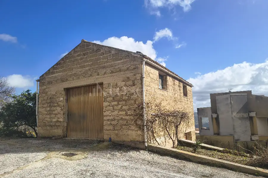 Magazzino in vendita di 114 mq a €28.000 (rif. 14/2026)