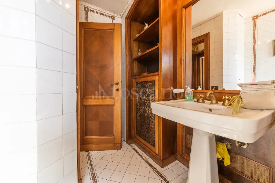Villa in vendita di 750 mq a €1.950.000 (rif. 53/2026)