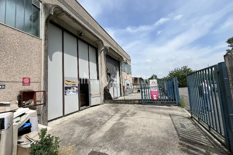 Capannone in vendita di 200 mq a €125,000 (rif. TS0088VE)