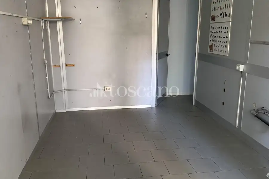 Negozio in vendita di 170 mq a €75,000 (rif. MRE3118VE)