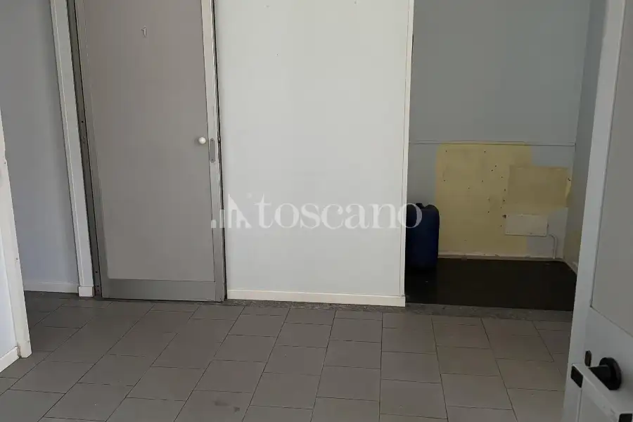 Negozio in vendita di 170 mq a €75,000 (rif. MRE3118VE)