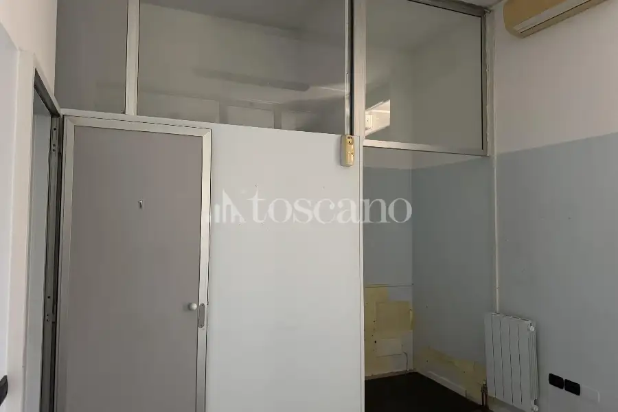 Negozio in vendita di 170 mq a €75,000 (rif. MRE3118VE)