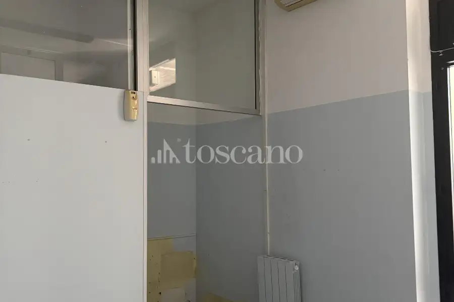Negozio in vendita di 170 mq a €75,000 (rif. MRE3118VE)