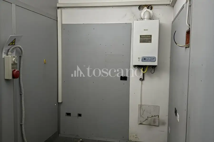 Negozio in vendita di 170 mq a €75,000 (rif. MRE3118VE)