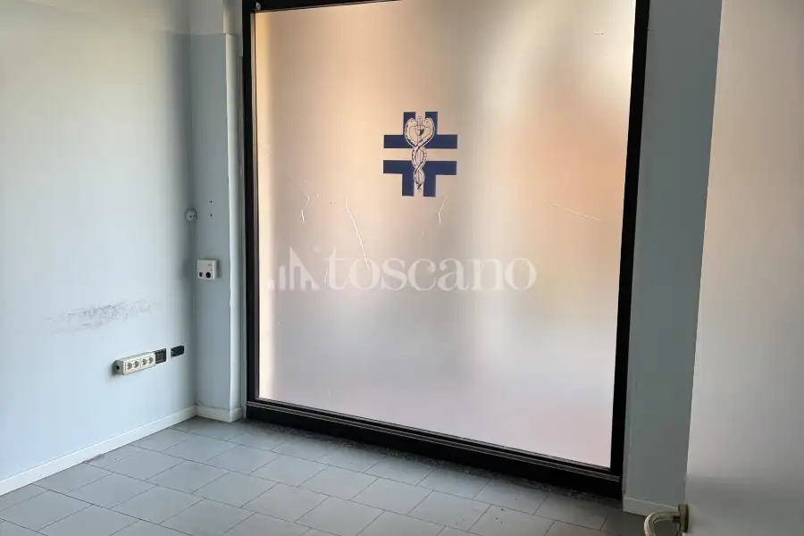 Negozio in vendita di 170 mq a €90,000 (rif. MRE3118VE)