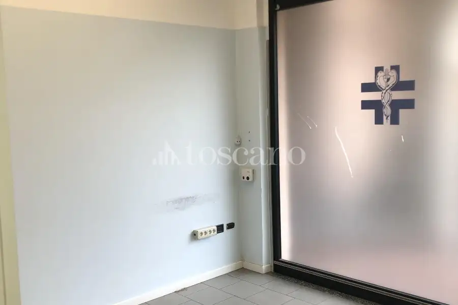 Negozio in vendita di 170 mq a €75,000 (rif. MRE3118VE)