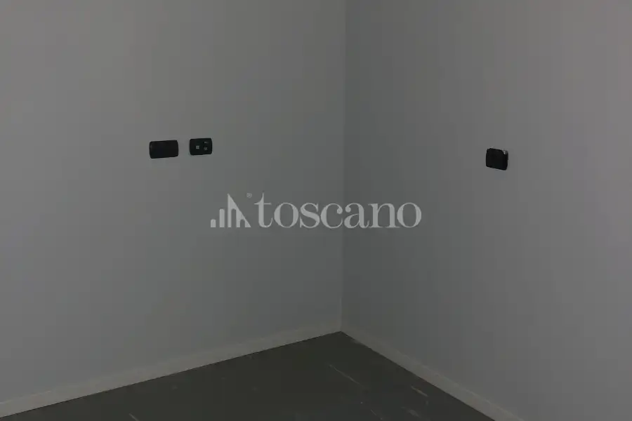 Negozio in vendita di 170 mq a €75,000 (rif. MRE3118VE)