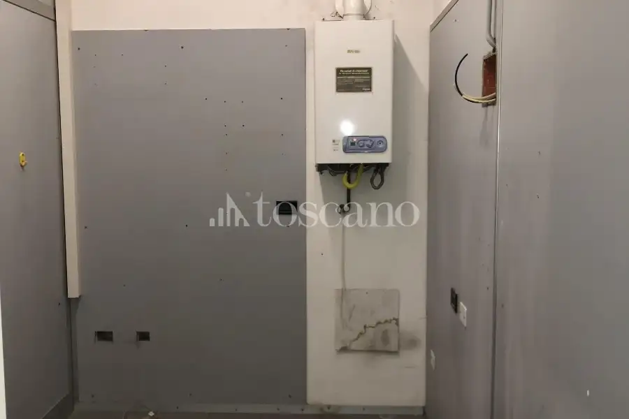 Negozio in vendita di 170 mq a €75,000 (rif. MRE3118VE)