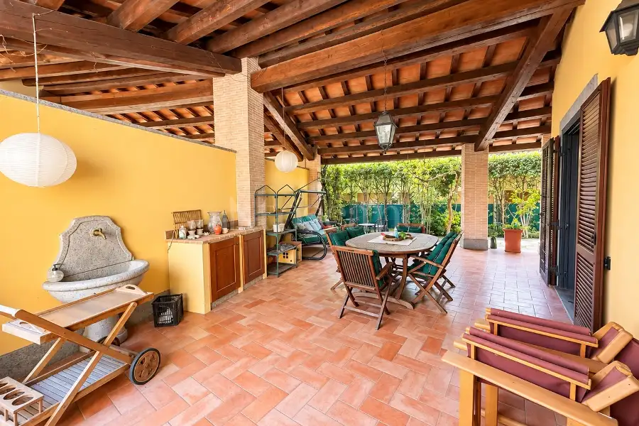 Villa Plurifamiliare in vendita di 220 mq a €545.000 (rif. 12/2026)