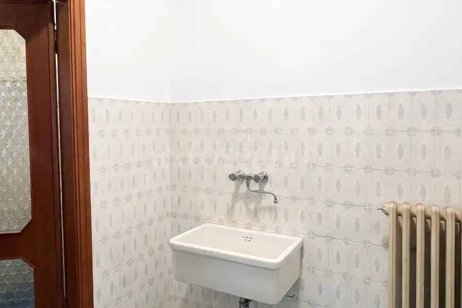 Negozio in vendita di 1.200 mq a €650.000 (rif. 20/2026)