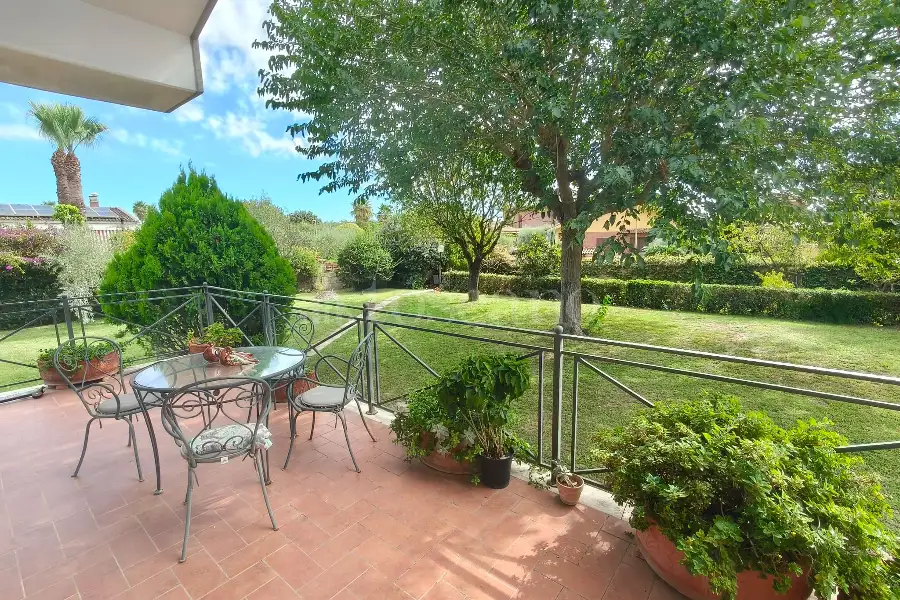 Villa in vendita di 300 mq a €845.000 (rif. 49/2026)