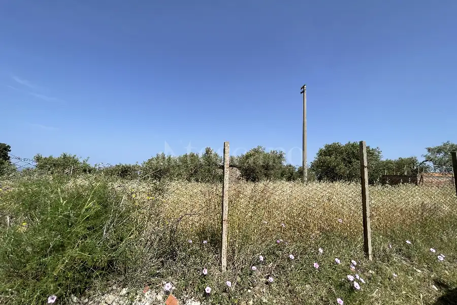 Agricolo in vendita di 3.300 mq a €28.000 (rif. 10/2025)