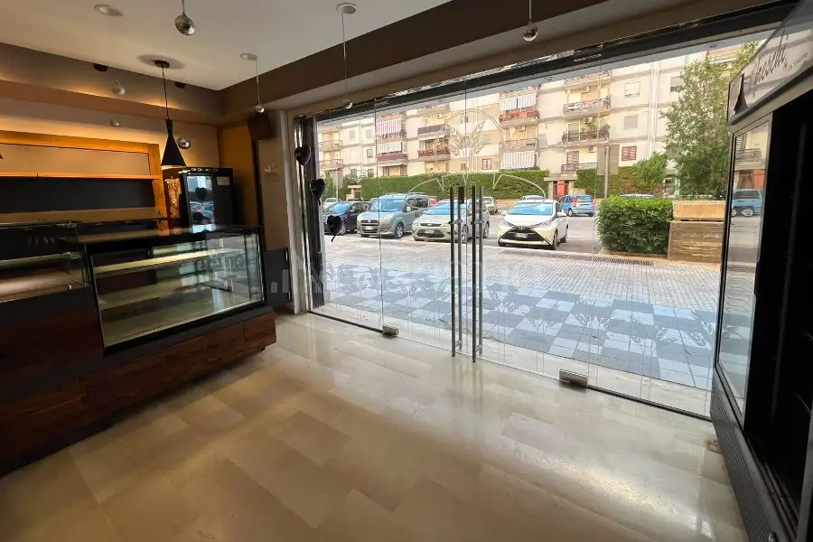 Negozio in affitto di 120 mq a €950 (rif. 35/2026)