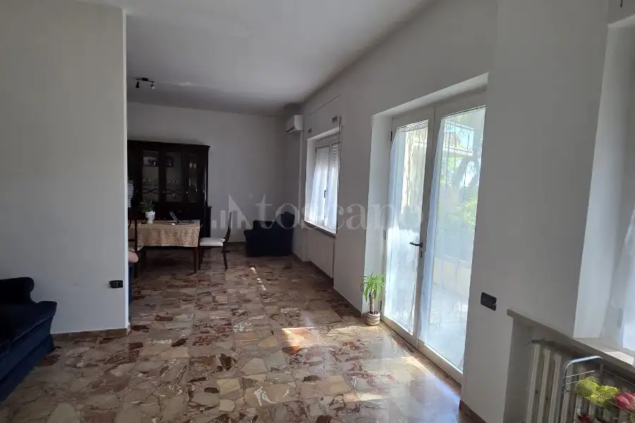 Villa Plurifamiliare in vendita di 575 mq a €580.000 (rif. 33/2026)