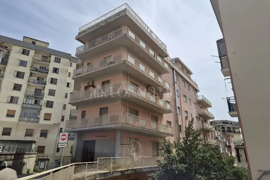 Palazzo in vendita di 3.700 mq a €2.200.000 (rif. 76/2026)