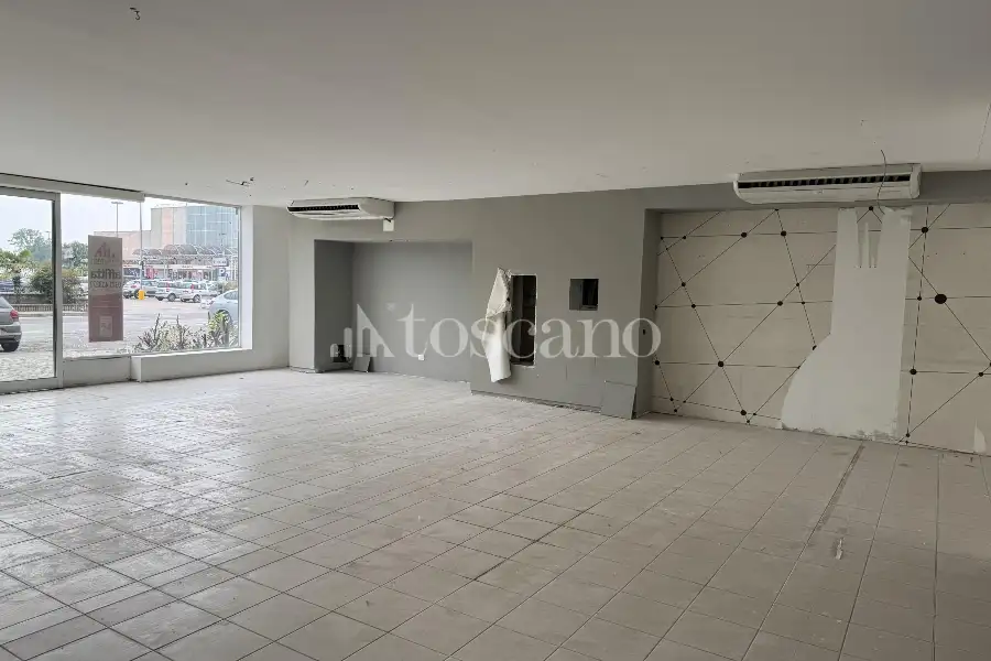 Negozio in vendita di 450 mq a €5,000 (rif. MRE0530AF)