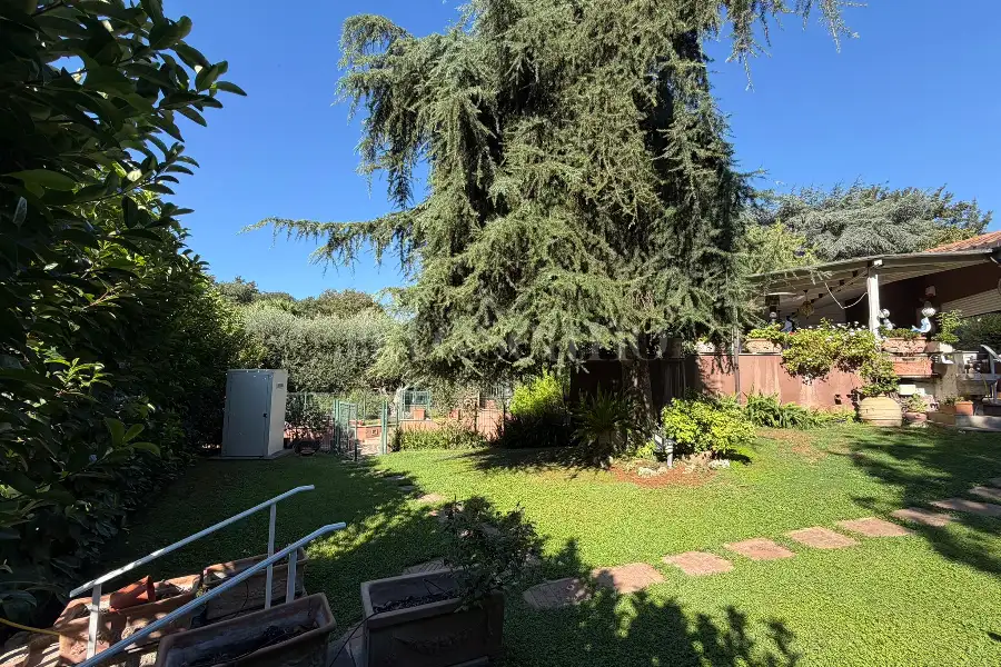 Villa Plurifamiliare in vendita di 430 mq a €395.000 (rif. 19/2026)