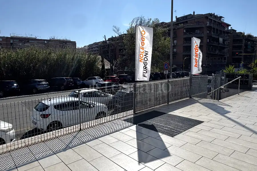 Negozio in affitto di 60 mq a €1.300 (rif. 1/2026)