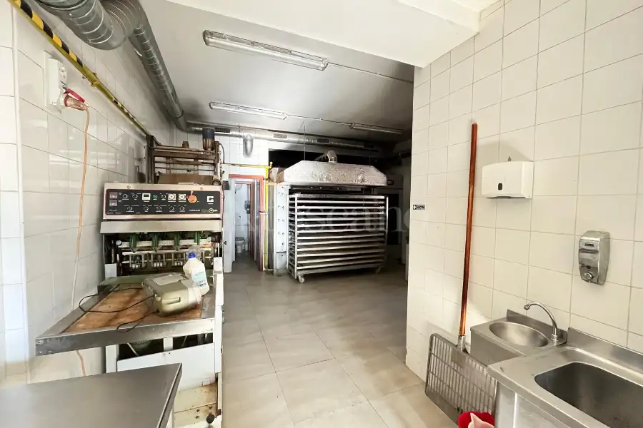Negozio in vendita di 140 mq a €219.000 (rif. 5/2026)