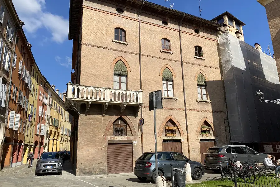 Casa in affitto di 244 mq a €1.400 (rif. 20/2026)