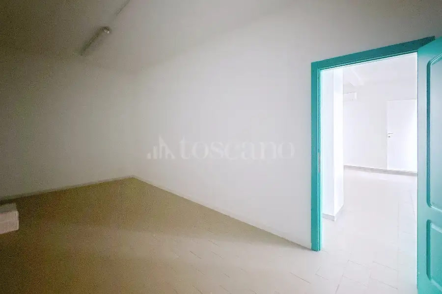 Attività Commerciale in affitto di 250 mq a €1.500 (rif. 14/2026)